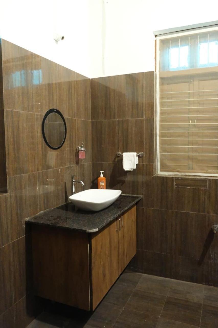 Hotel Ashirwad Junagadh Eksteriør billede
