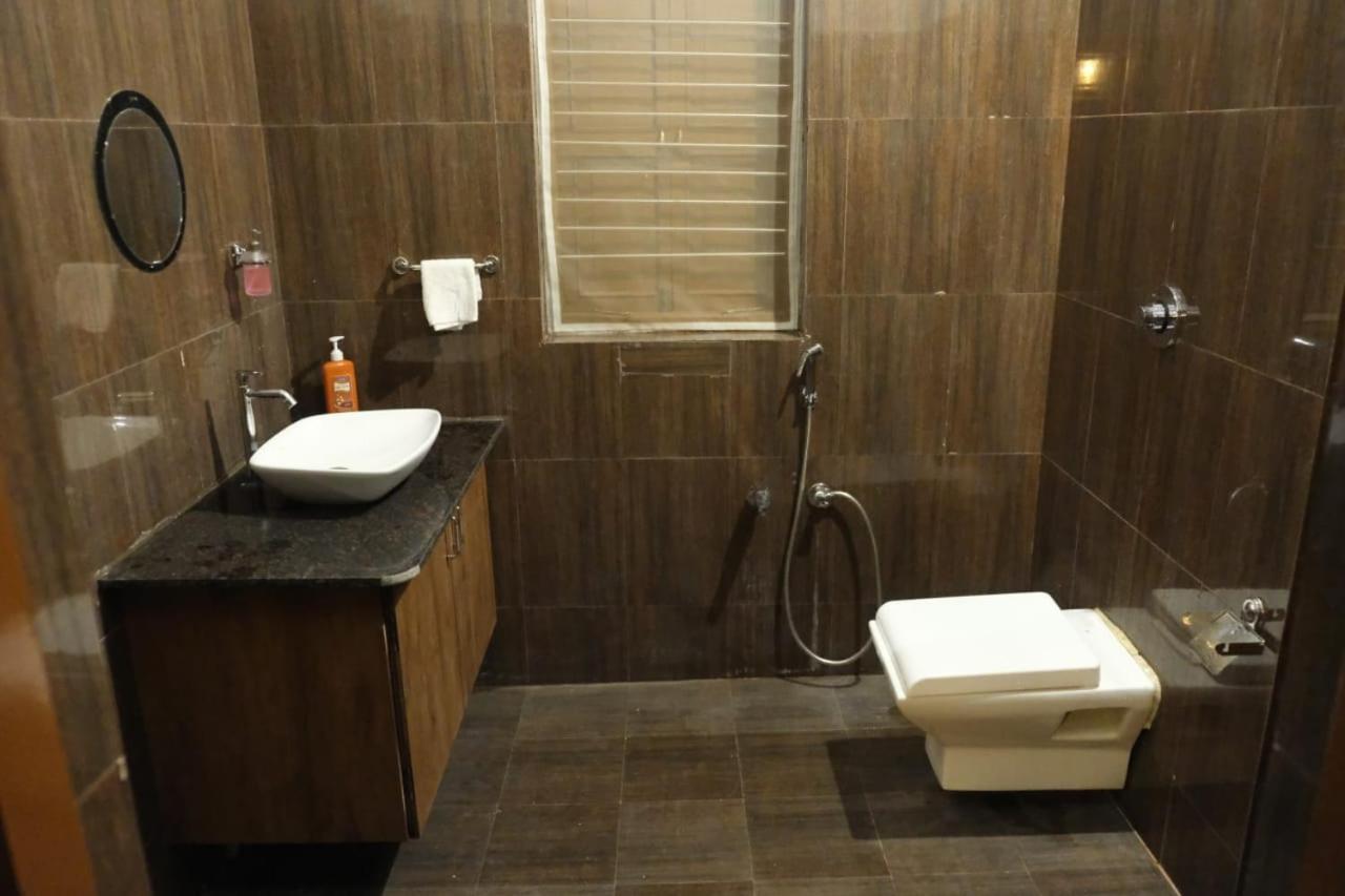 Hotel Ashirwad Junagadh Eksteriør billede